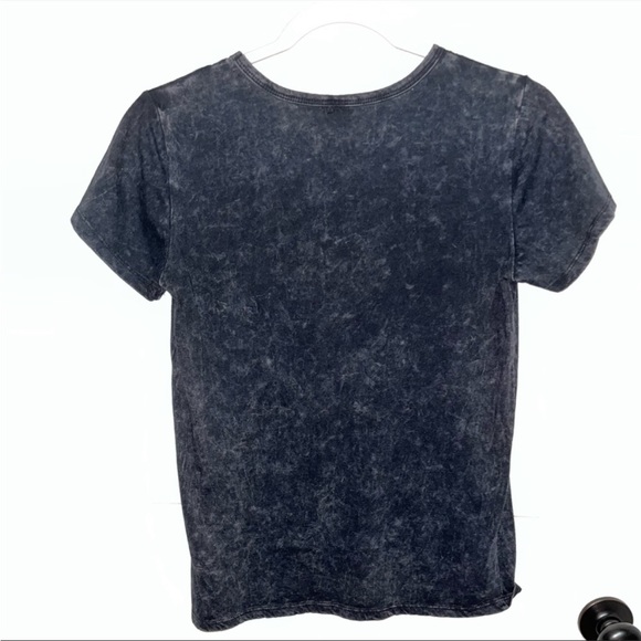 Bundle of 2 t-shirts Universal Thread cream with stripes and a Jimi Hendrix - Picture 2 of 9